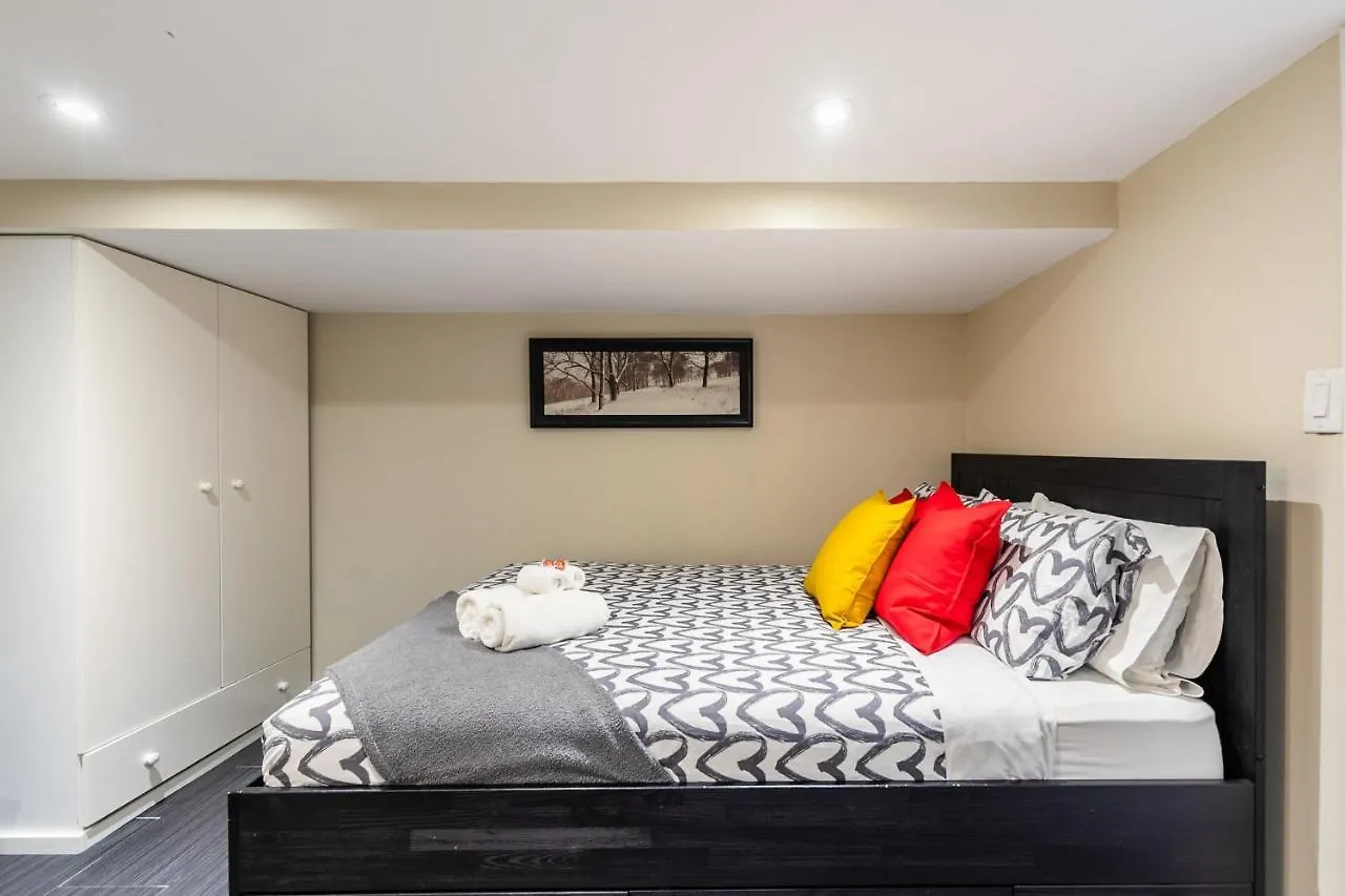 Newly Renovated - Cozy 1Br Apt With Netflix - Prime Location 0*, Toronto Canada